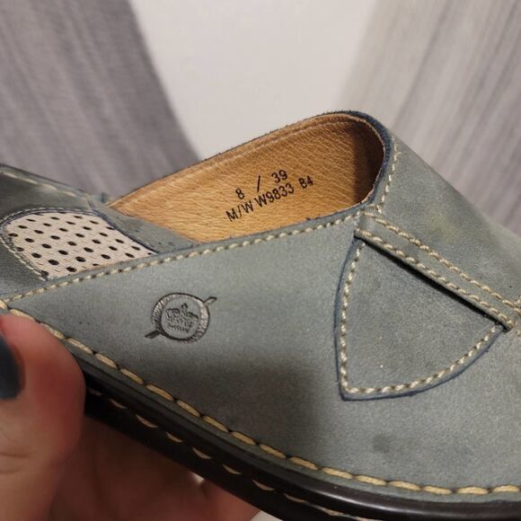 BORN Sage Green Slides Sz 8 - Picture 6 of 6